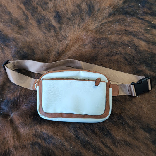 01White belt bag