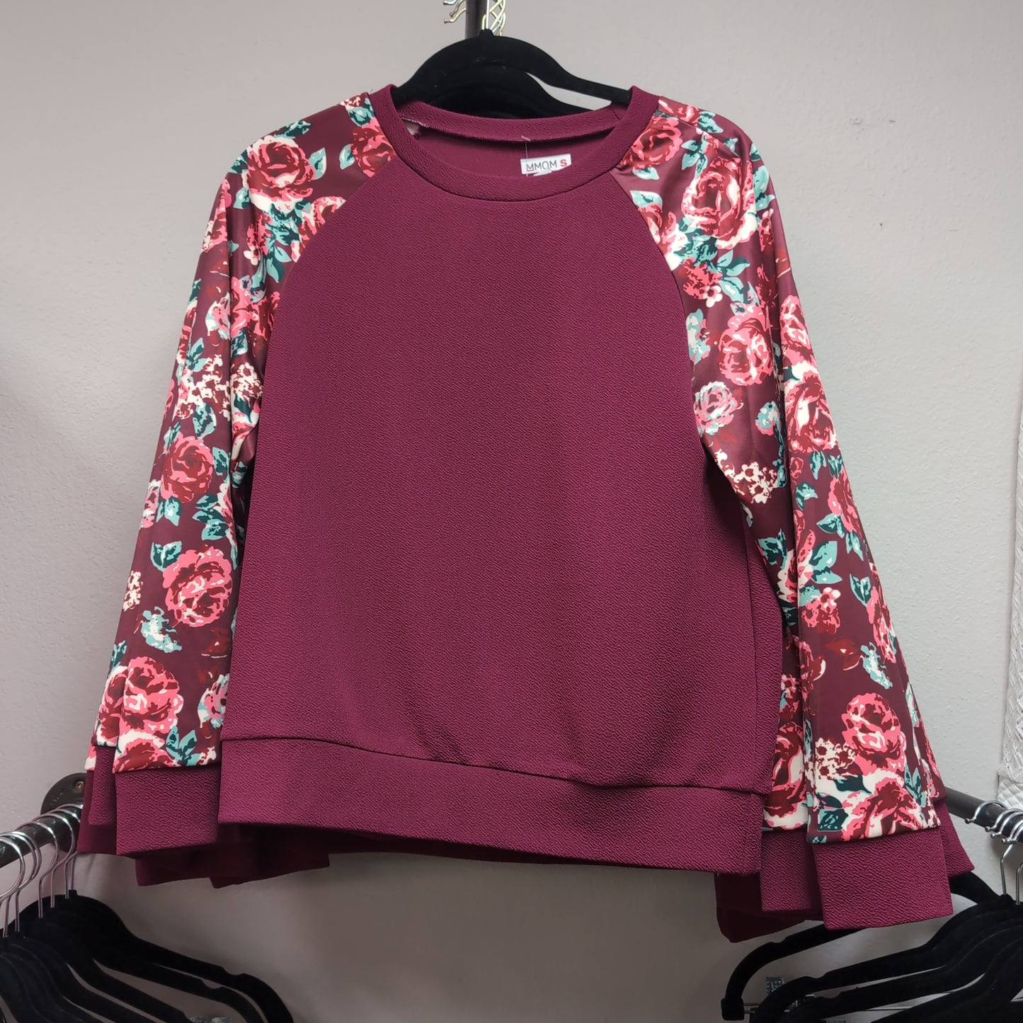 burgundy floral sleeved blouse